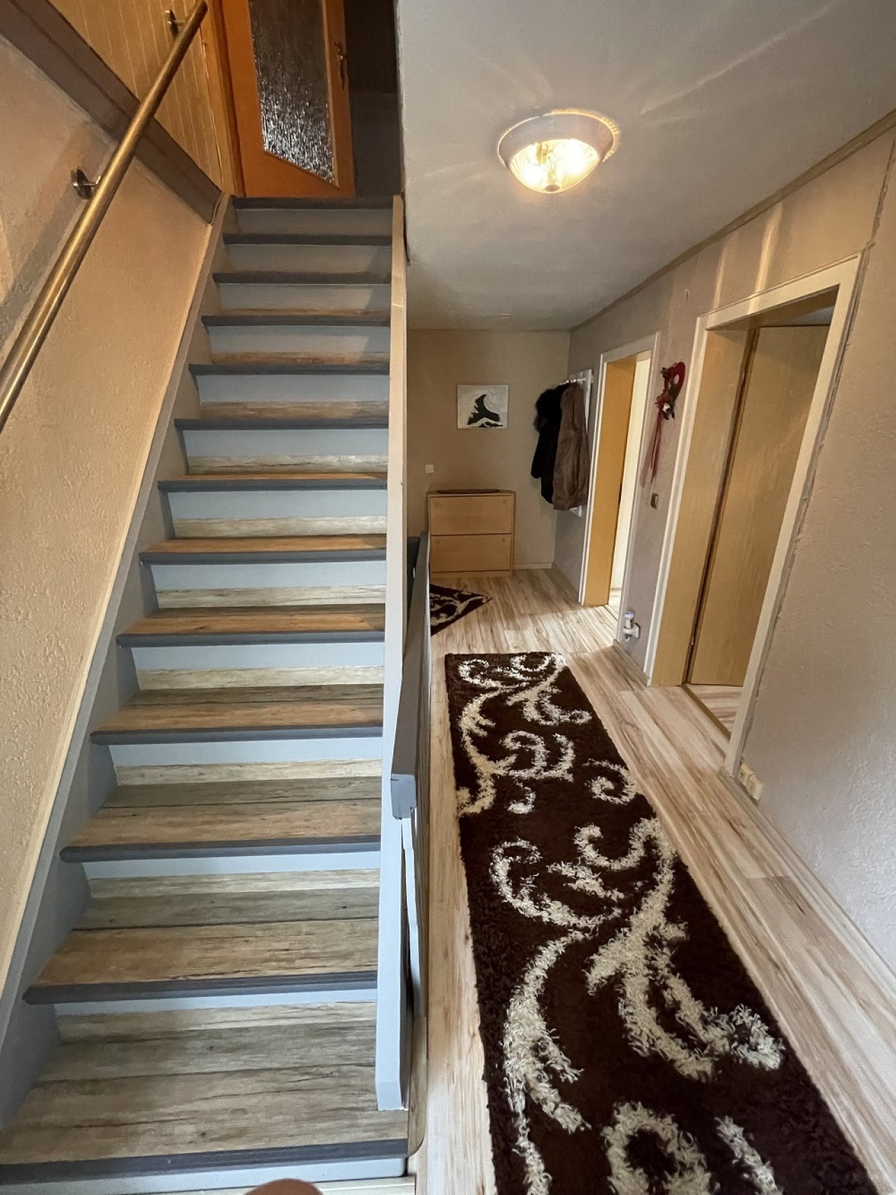 gute Holztreppe vom OG zum ausgebauten DG gute Holztreppe vom OG zum ausgebauten DG