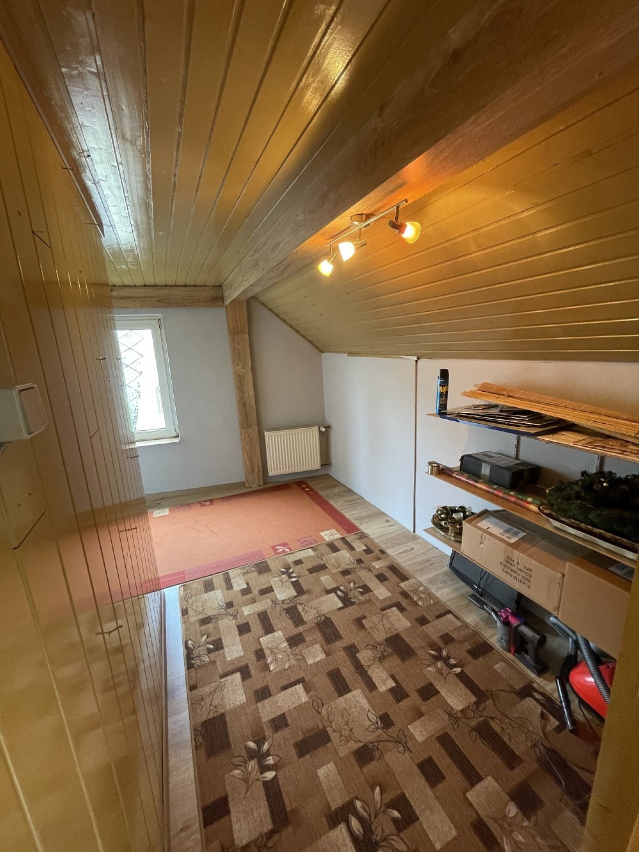 Zimmer im DG / könnte auch noch ein Bad werden Zimmer im DG / könnte auch noch ein Bad werden