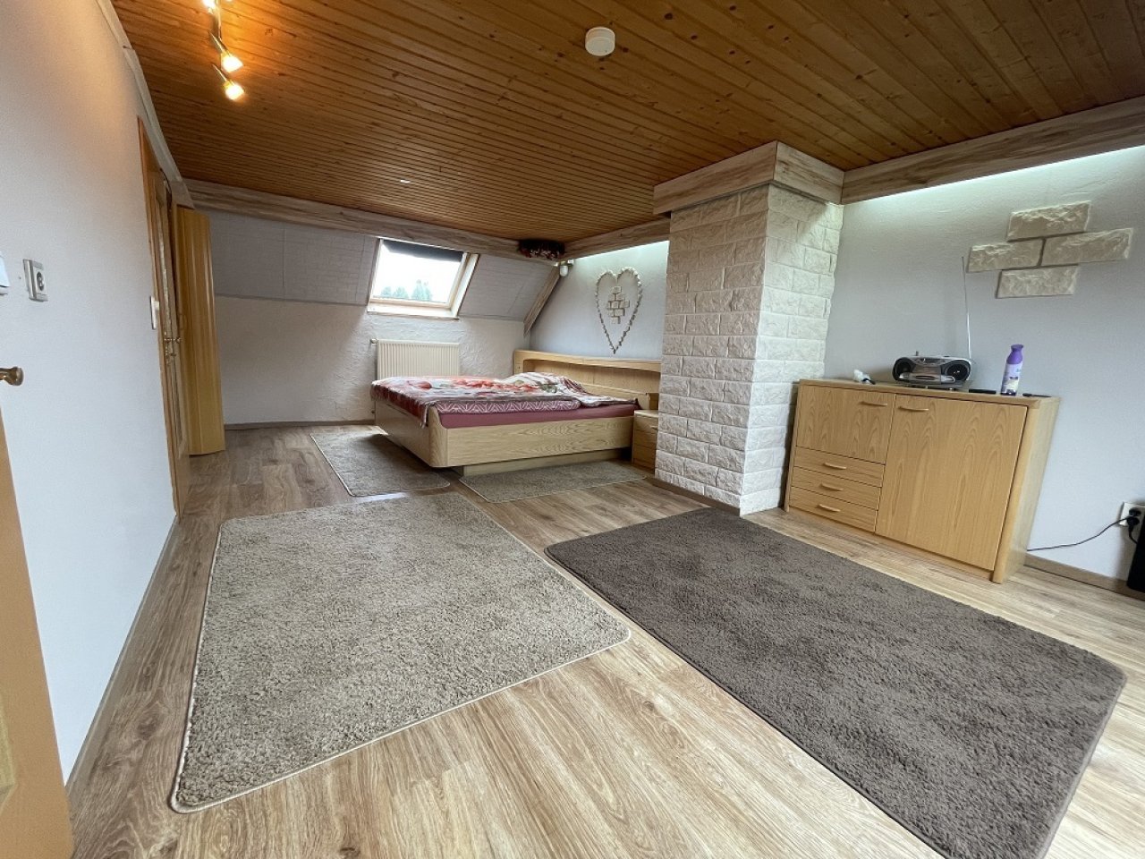 großes Schlafzimmer DG großes Schlafzimmer DG