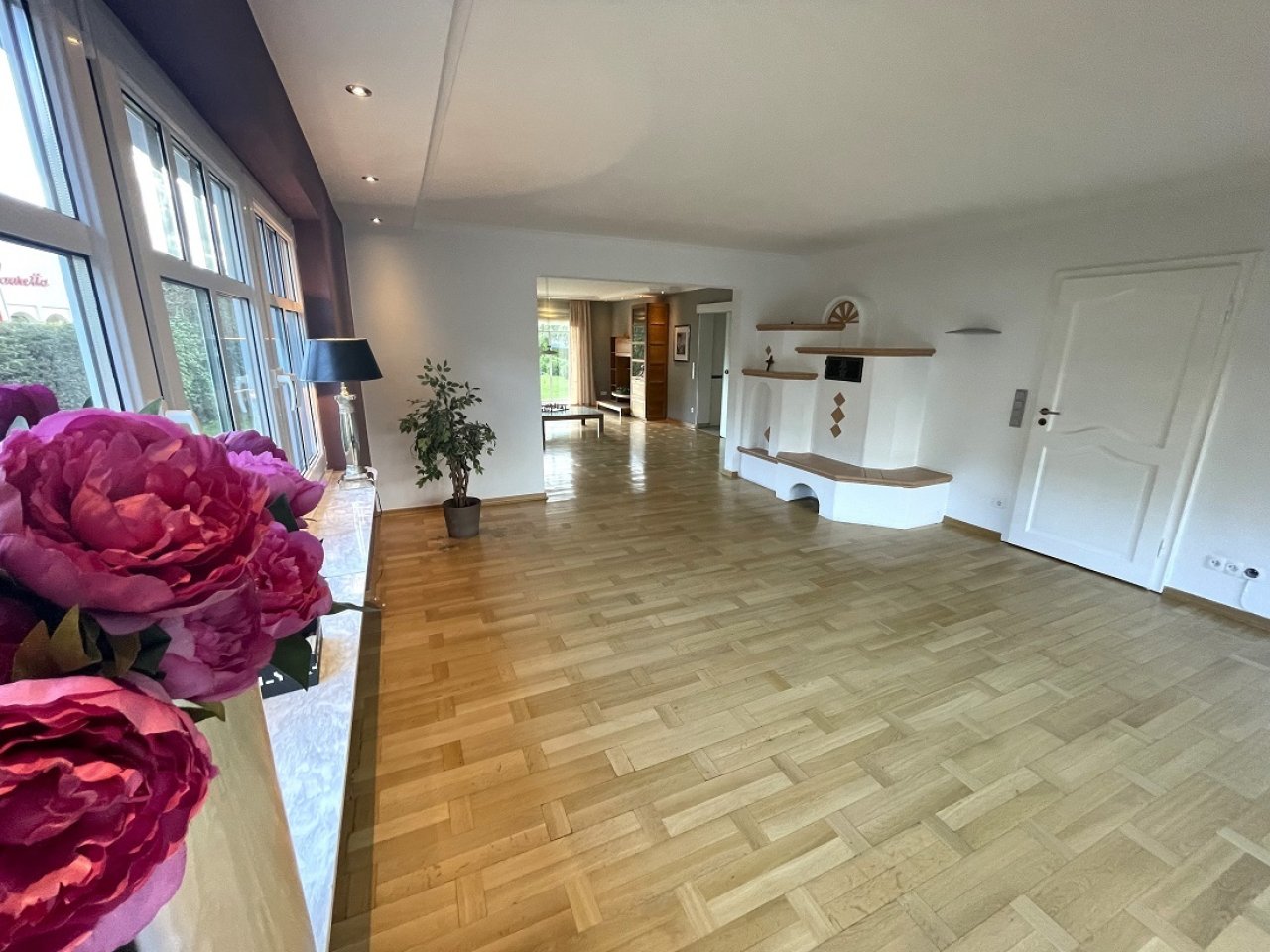 Wohnzimmer mit Kaminofen (Holz-Pellet) Wohnzimmer mit Kaminofen (Holz-Pellet)