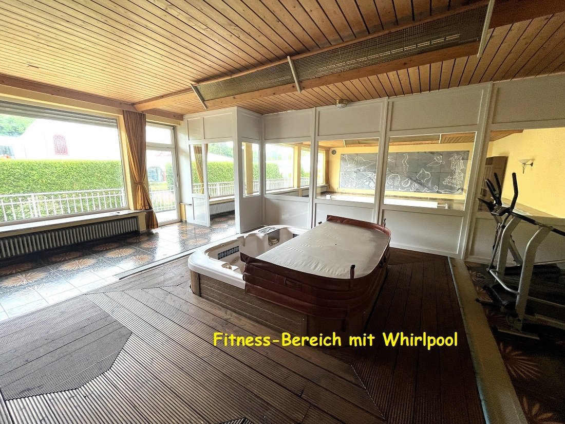 Fitnessbereich mit Whirlpool