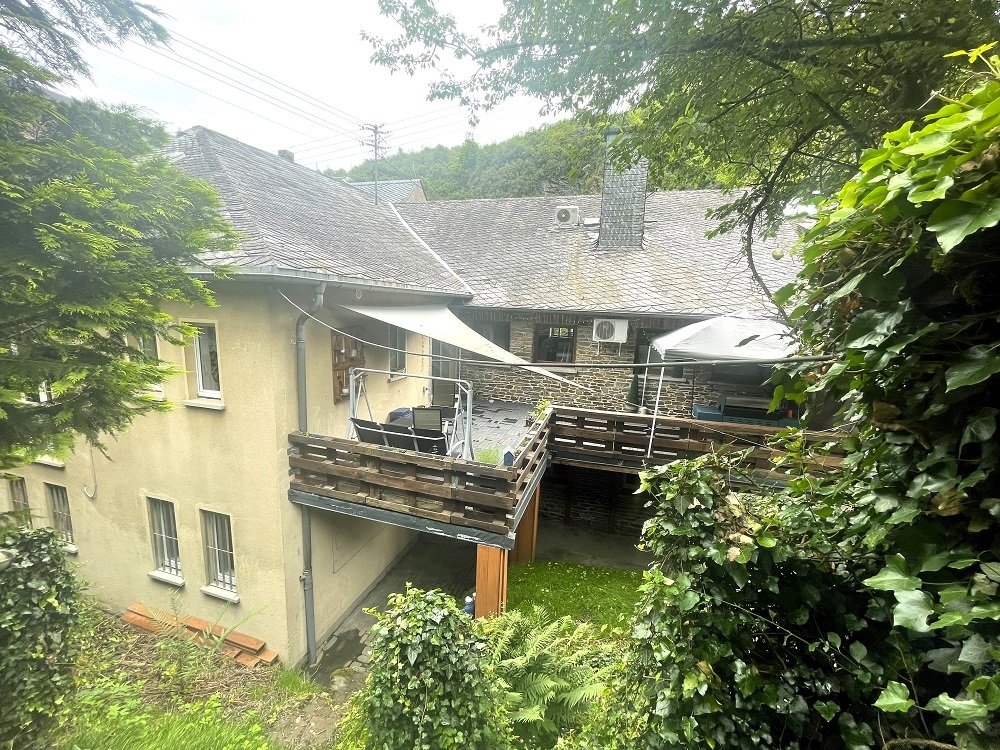 Haus von hinten (sehr ruhiger Platz / Terrasse)