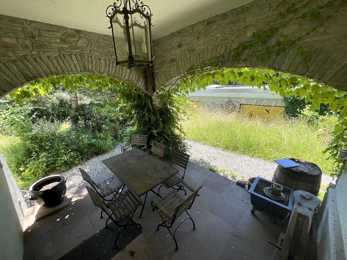 gemütliche kleine Terrasse vor der Racherlounge