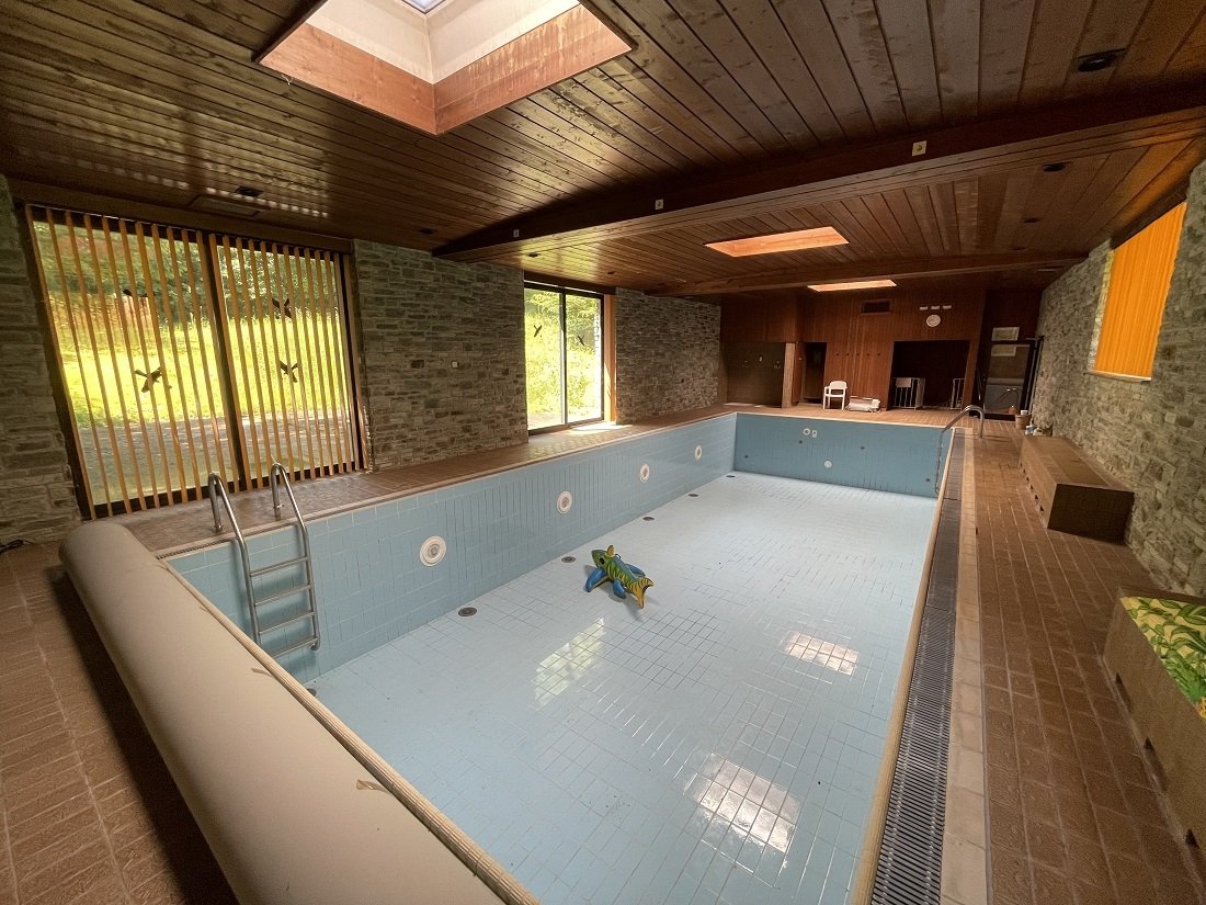 Schwimmbad, Sauna, Duschen, WCs im Wellnesstrakt