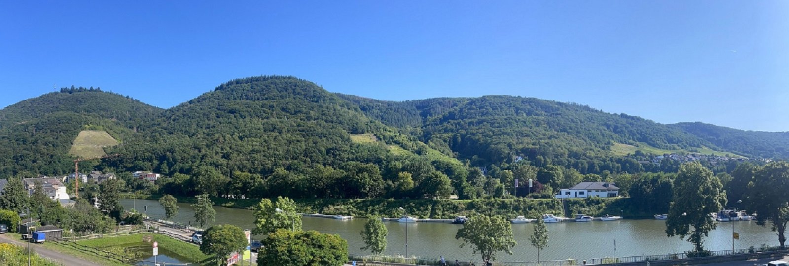 das Panorama von den beiden Terrassen 