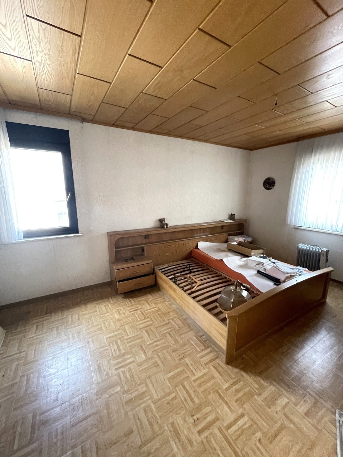 große Zimmer (Höhen ca. 2,60 bis 2,90)