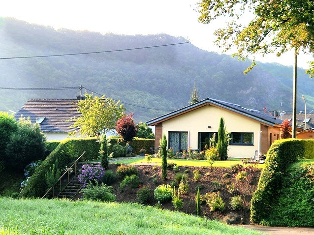 ruhiges Wohnhaus mit Fernsicht (hinter dem Haus)