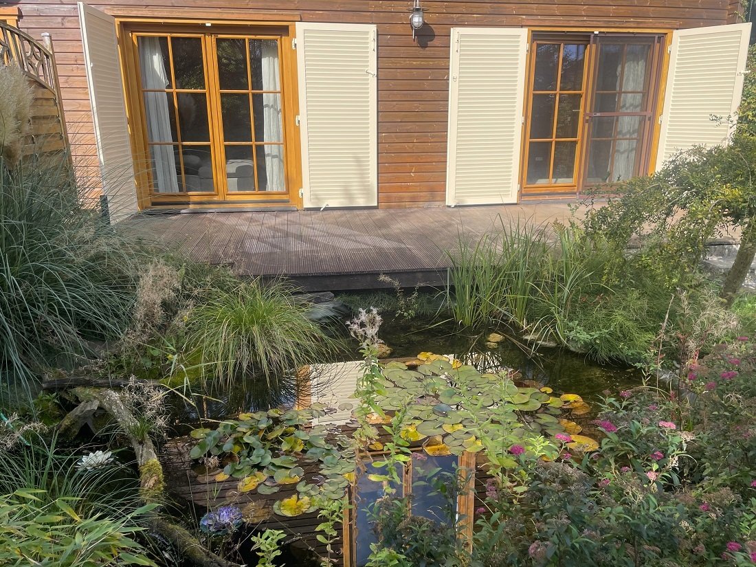 Terrasse mit den neuen sabilen Alu-Läden