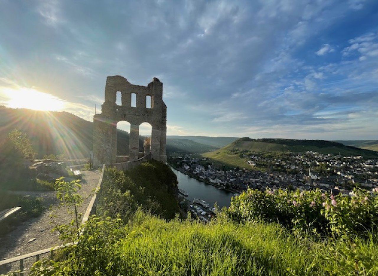 Die Gräfen-Burg tront über der Stadt Traben-Trarbach Die Gräfen-Burg tront über der Stadt Traben-Trarbach