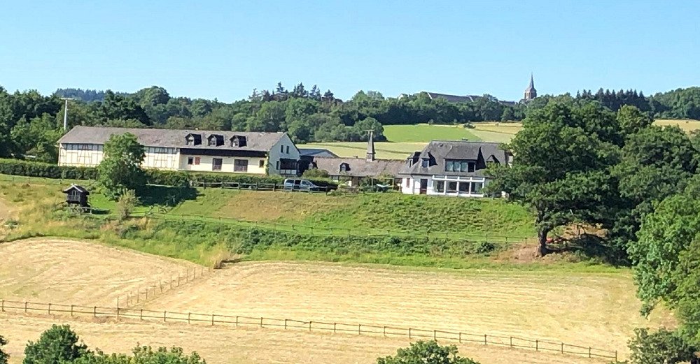 Hof mit bis 11 ha Land u. Fernsicht über den Rhein