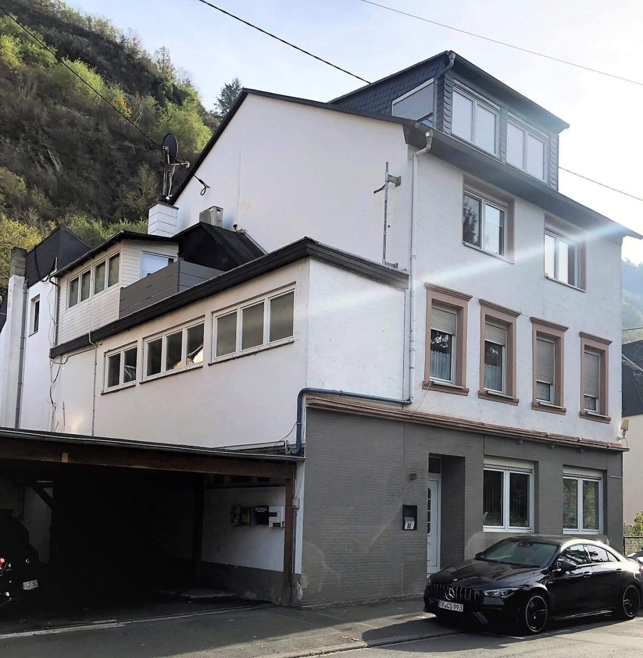 Haus mit insges. drei Wohnungen Haus mit insges. drei Wohnungen