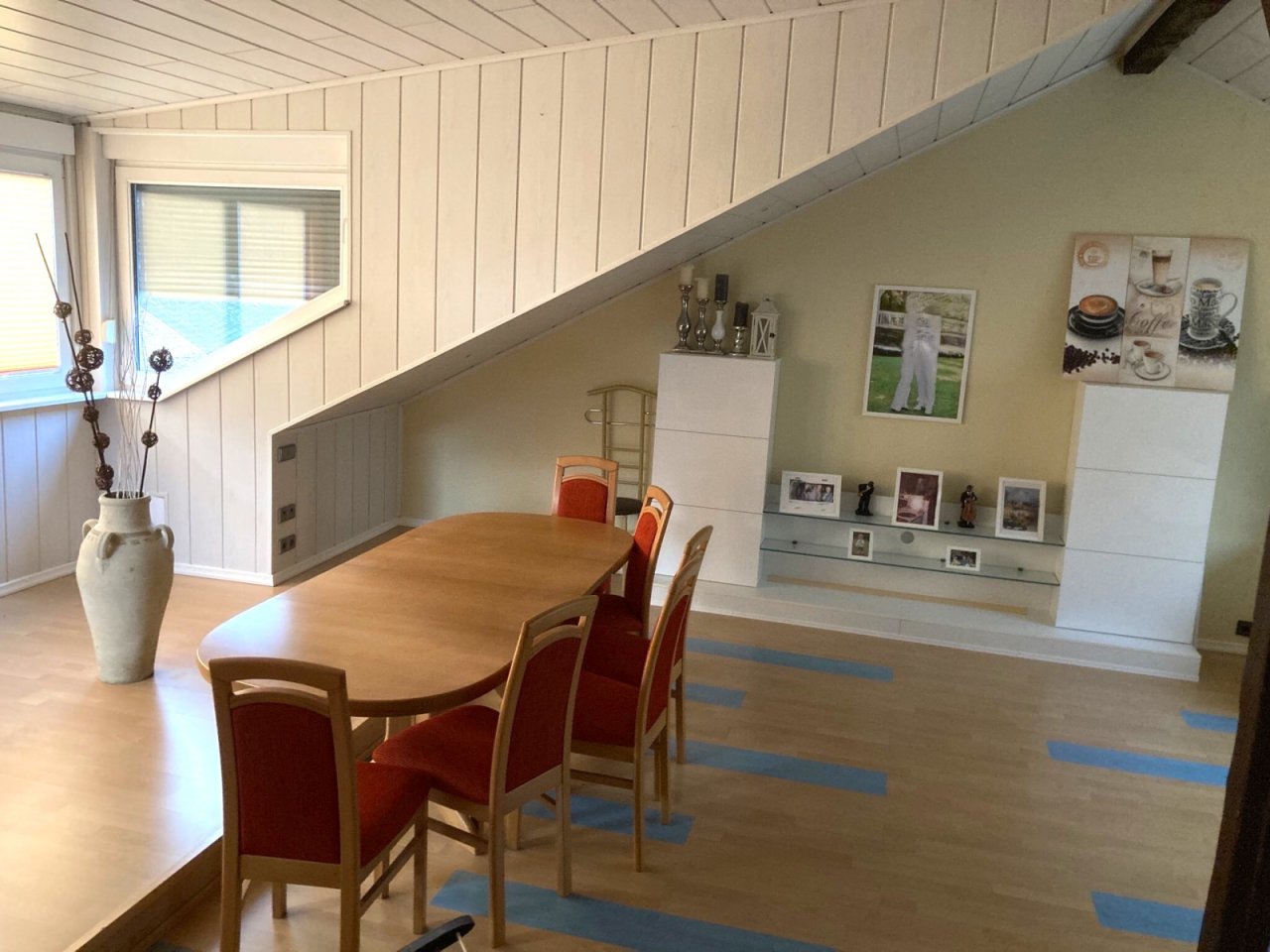 freundliches zweites Wohnzimmer im Dachgeschoss freundliches zweites Wohnzimmer im Dachgeschoss